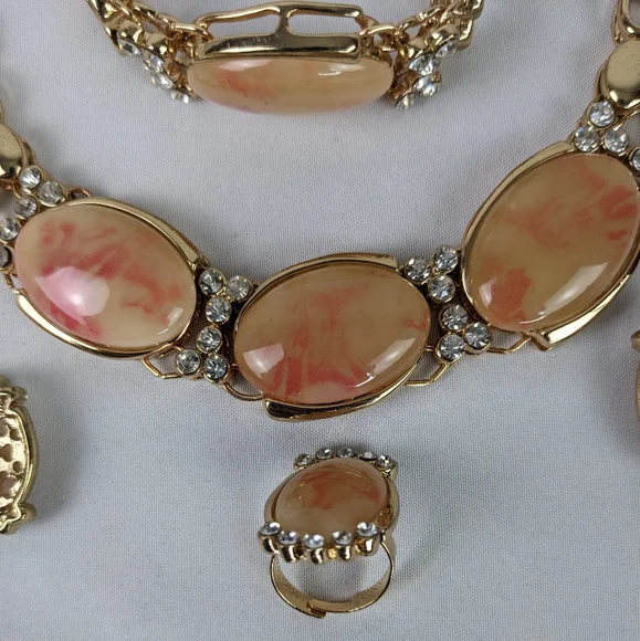 NWOT, BEAUTIFUL AFRICAN PARTY JEWELRY SET. - Picture 6 of 7